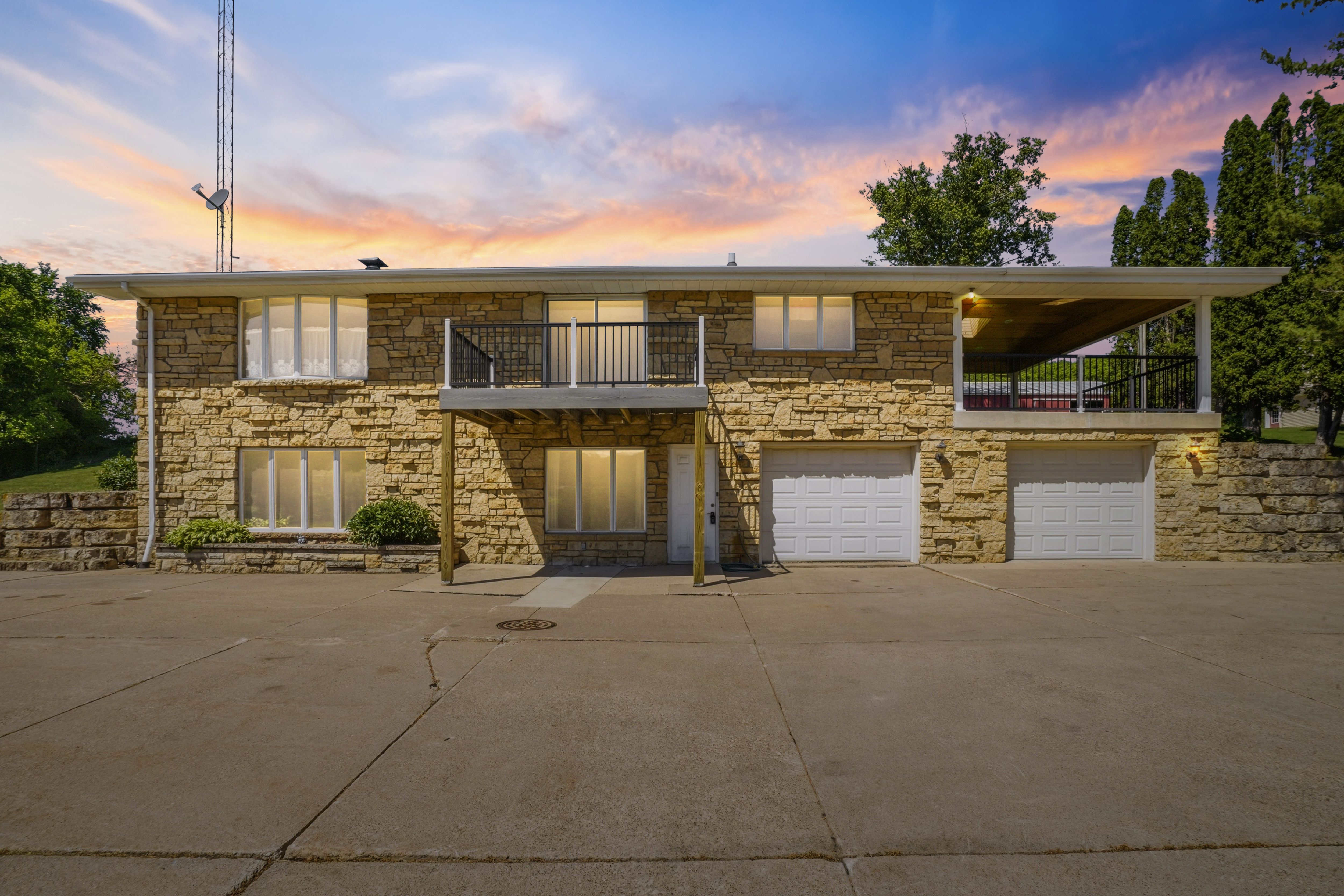 Listing Photo: 01-100_8311_Hidden_Valley_Rd - ok